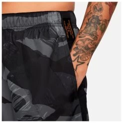 Nike - Dri-FIT Challenger 9'' Shorts - Running Shorts -Outdoor sportswear nike dri fit challenger 9 shorts running shorts detail 3
