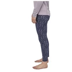 Patagonia - Women's Cap Midweight Bottoms - Synthetic Base Layer 10 Patagonia - Women's Cap Midweight Bottoms - Synthetic Base Layer -Outdoor sportswear patagonia womens cap midweight bottoms synthetic base layer detail 4